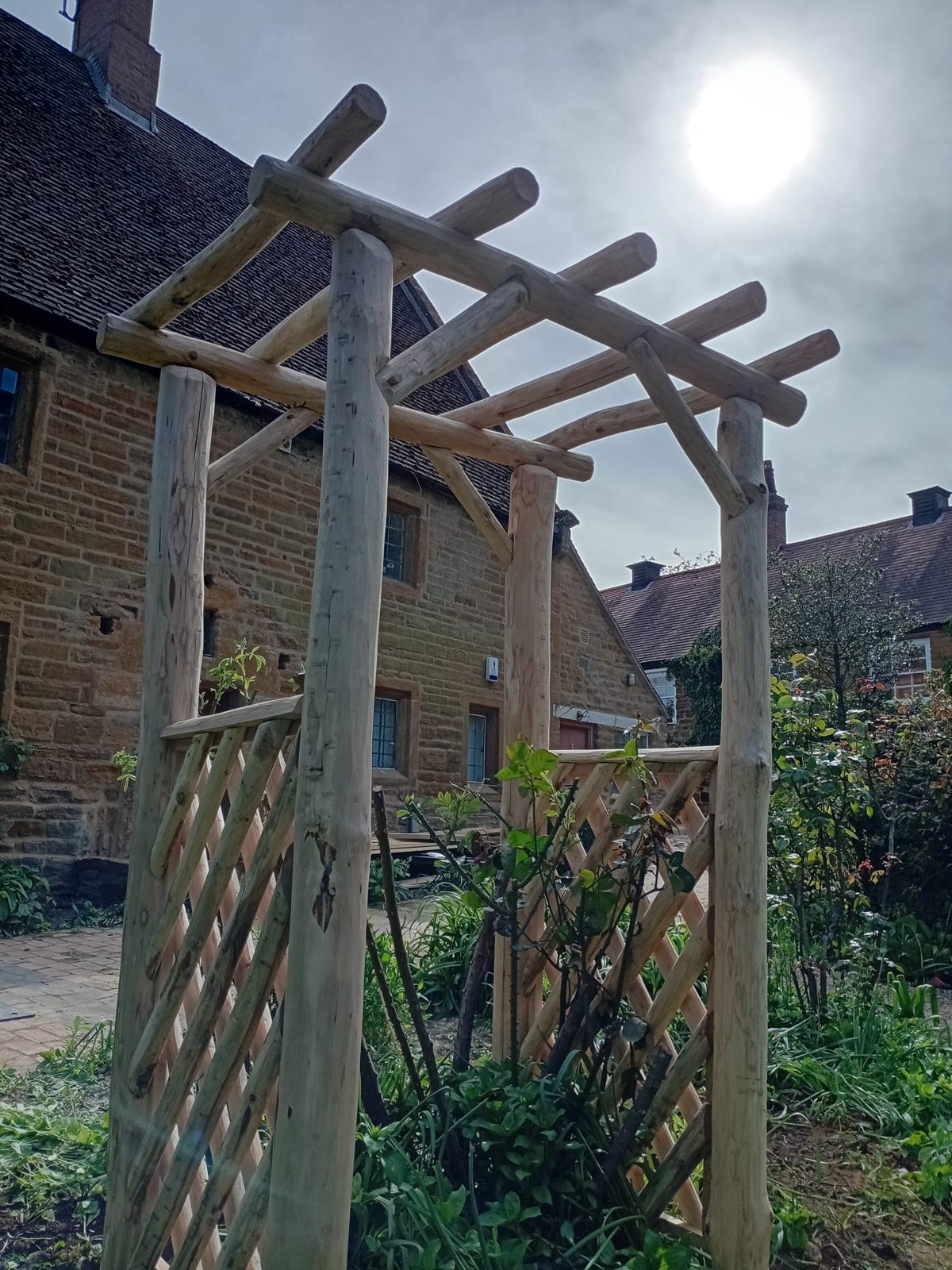 Timber Frame Buildings for the House, Garden & Courtyard 1